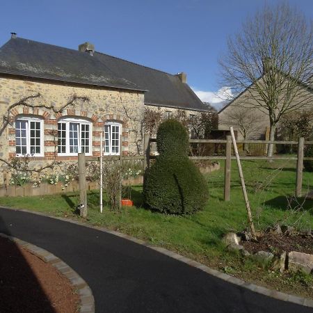 Manoir De La Grand'Cour Bed & Breakfast Soulge-sur-Ouette Bagian luar foto