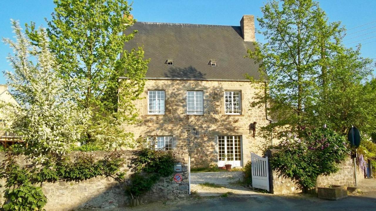 Manoir De La Grand'Cour Bed & Breakfast Soulge-sur-Ouette Bagian luar foto