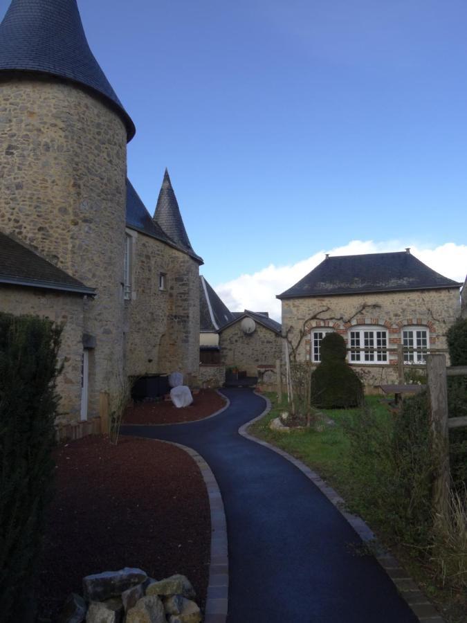 Manoir De La Grand'Cour Bed & Breakfast Soulge-sur-Ouette Bagian luar foto