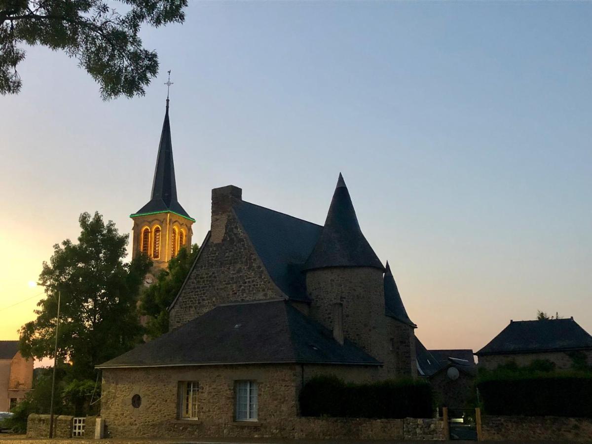 Manoir De La Grand'Cour Bed & Breakfast Soulge-sur-Ouette Bagian luar foto