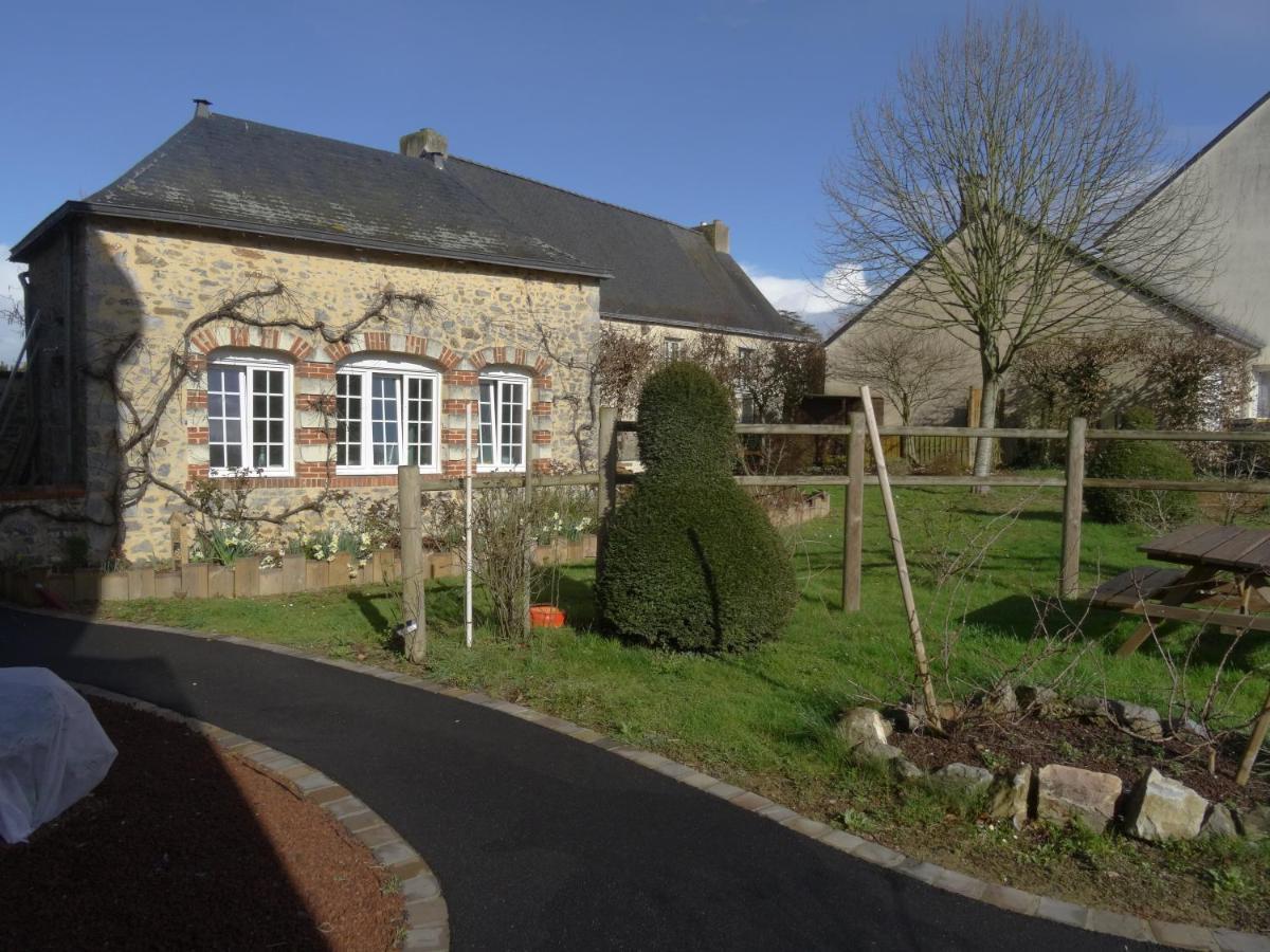 Manoir De La Grand'Cour Bed & Breakfast Soulge-sur-Ouette Bagian luar foto