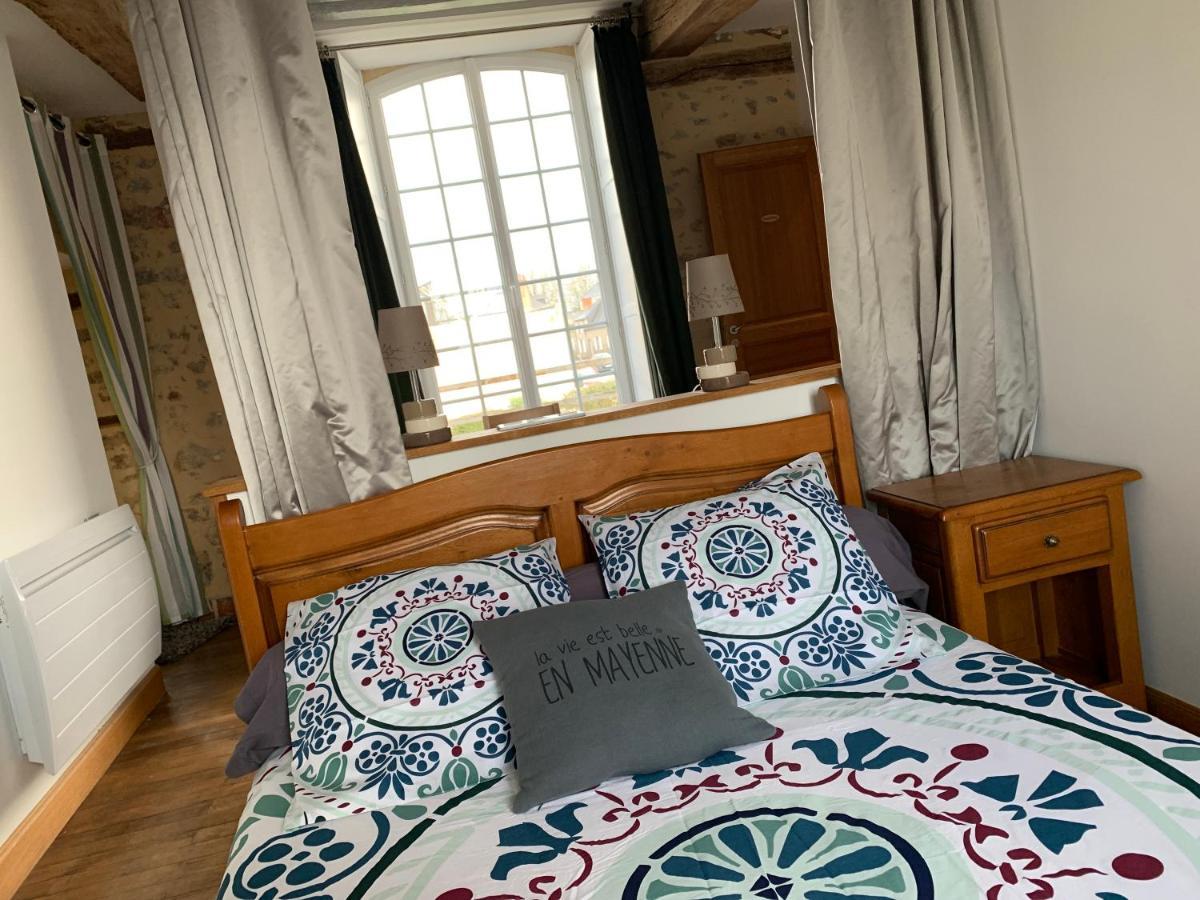 Manoir De La Grand'Cour Bed & Breakfast Soulge-sur-Ouette Bagian luar foto